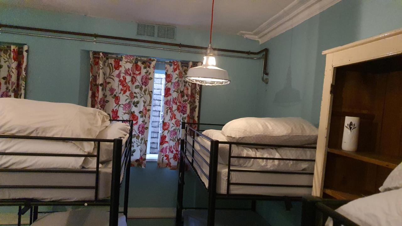 Mrs Potts Hostel คาร์ดิฟฟ์ ภายนอก รูปภาพ