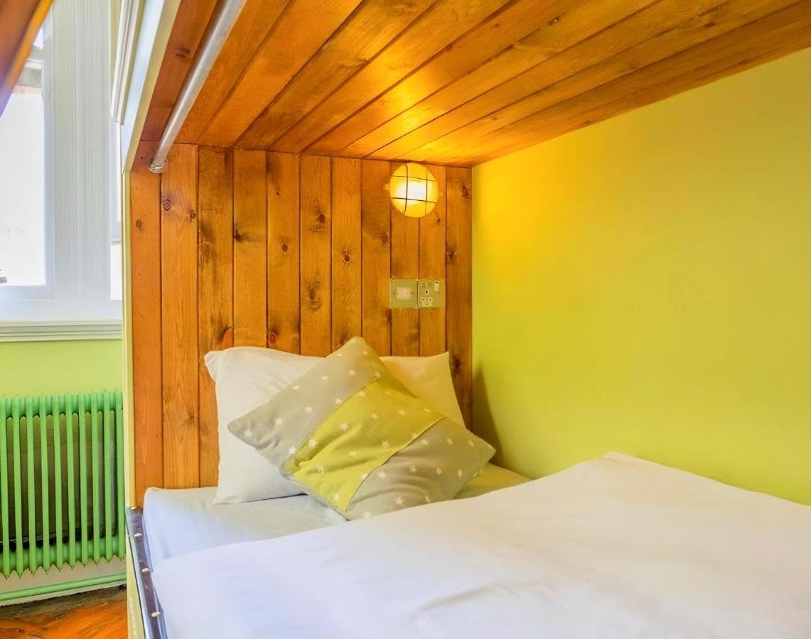 Mrs Potts Hostel คาร์ดิฟฟ์ ภายนอก รูปภาพ