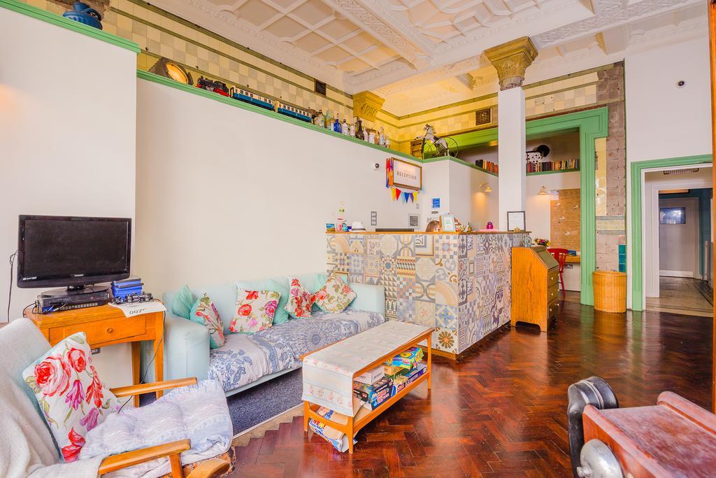 Mrs Potts Hostel คาร์ดิฟฟ์ ภายนอก รูปภาพ